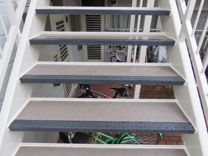 新潟市東区　鉄柱階段塗装工事